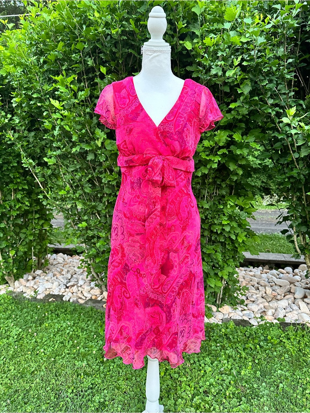 Floral Paisley Tie-Waist V-Neck Dress in Deep Pink